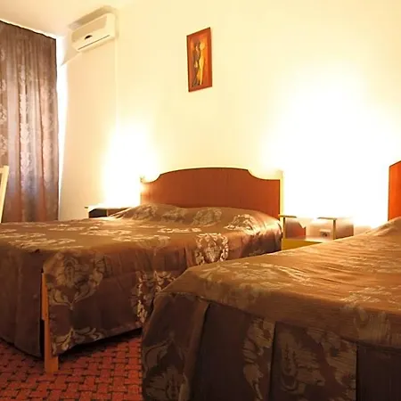 Dynes Hotel