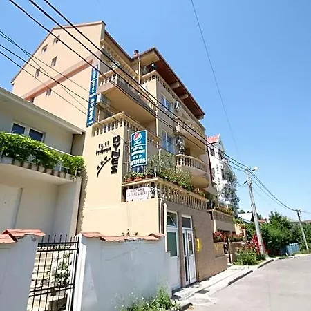 Dynes Hotel