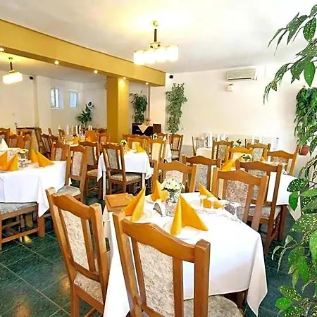 Dynes Hotel