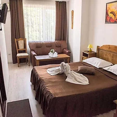 Dynes Hotel