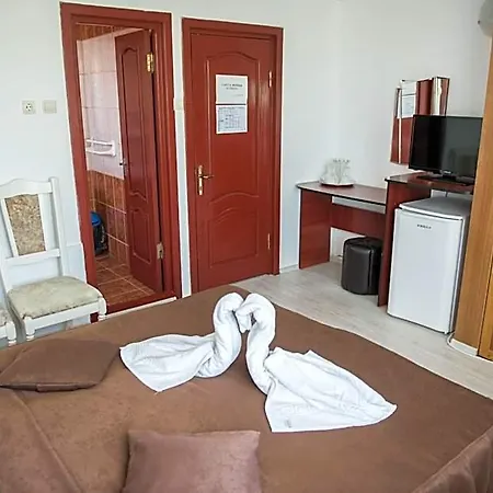 Dynes Hotel