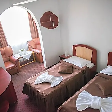 Dynes Hotel 3*